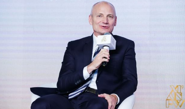 张开斌参赞与以色列华人华侨联合会主任进行了讨论。